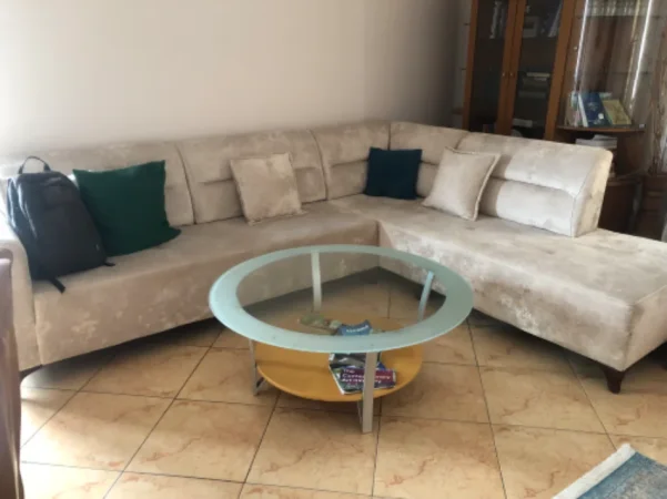 Tirane, shes Kend salloni 2m X 1.5 m 500 €