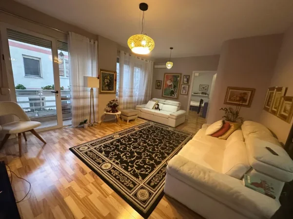 Tirane, shitet apartament 2+1+Ballkon Kati 3, 90 m² 254.000 € (Rruga e Durresit/Rruga e Bogdaneve)