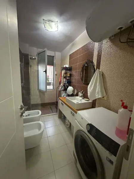 Tirane, shitet apartament 2+1+Ballkon Kati 3, 90 m² 254.000 € (Rruga e Durresit/Rruga e Bogdaneve)