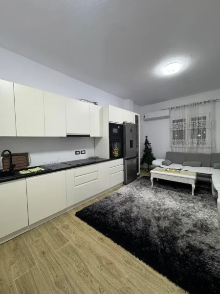 Durres, jepet me qera shtepi 2+1 Kati 0, 110 m² 500 € (arapaj)