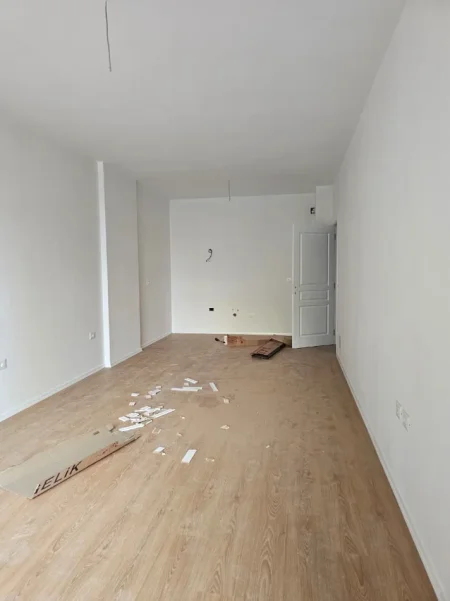 Tirane, shitet apartament 1+1 Kati 1, 73 m² 151.200 € (Stacioni i Trenit)