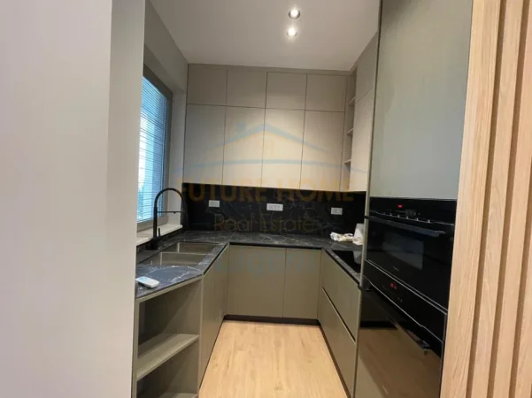 Tirane, jepet me qera apartament 3 Katshe , 286 m² 5.600 € (LIQENI THATE)