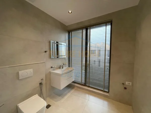 Tirane, jepet me qera apartament 3 Katshe , 286 m² 5.600 € (LIQENI THATE)