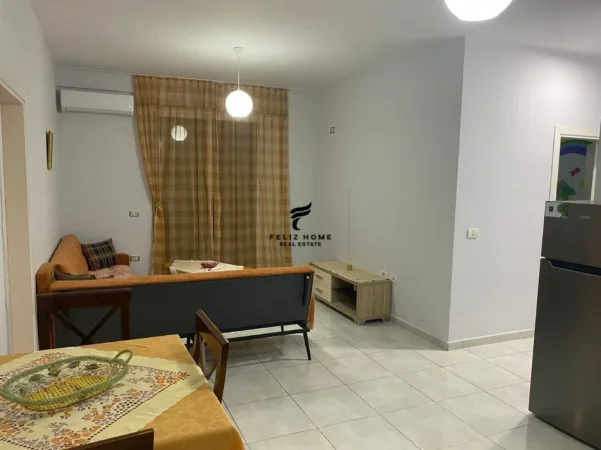 Tirane, jepet me qera apartament 3+1 Kati 2, 1.258 m² 500 € (FRESKU)