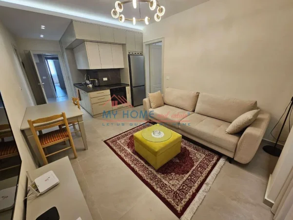Tirane, jepet me qera apartament 1+1+Ballkon Kati 4, 55 m² 700 € (Rruga e Bogdaneve)