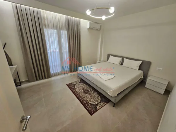 Tirane, jepet me qera apartament 1+1+Ballkon Kati 4, 55 m² 700 € (Rruga e Bogdaneve)