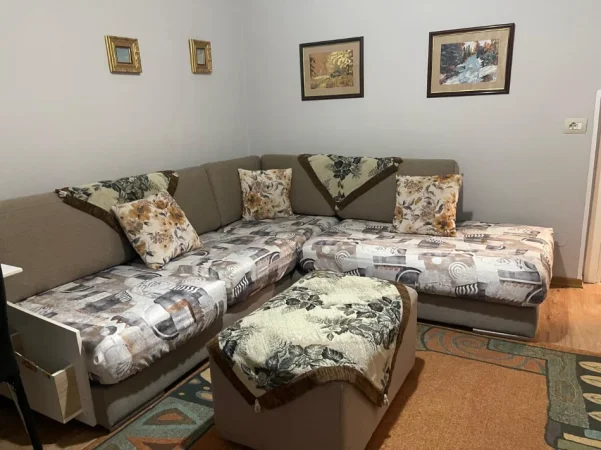 Tirane, jepet me qera apartament 2+1+Aneks+Ballkon Kati 4, 60 m² 650 € (liqeni artificial , rruga e kosovareve , shkolla petro nini luarasi)