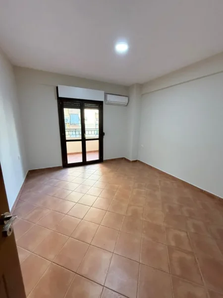 Tirane, jepet me qera zyre Kati 3, 141 m² 