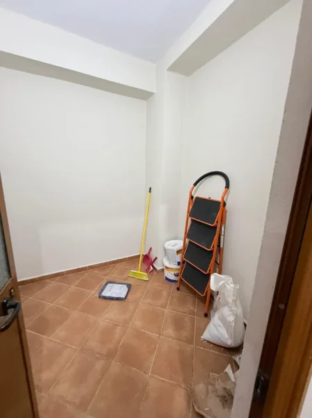 Tirane, jepet me qera zyre Kati 3, 141 m² 