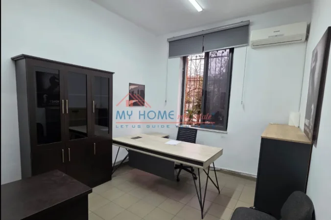 Tirane, jepet me qera zyre Kati 0, 24 m² 520 € (Bulevardi Bajram Curri)