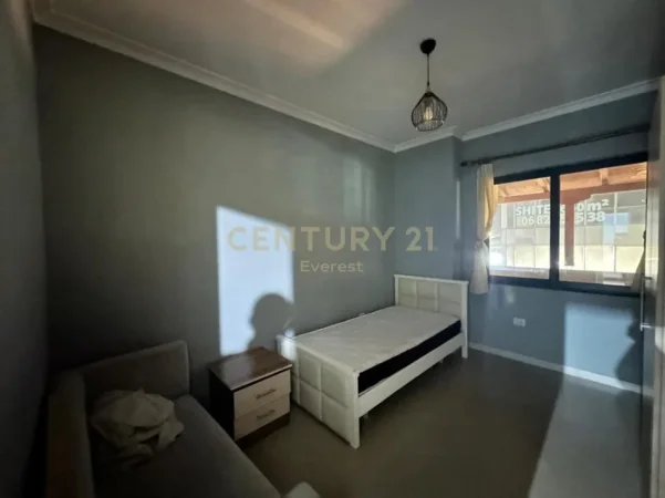 Tirane, jepet me qera apartament 2+1 Kati 2, 120 m² 530 € 