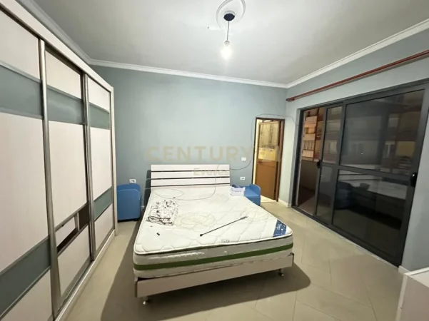 Tirane, jepet me qera apartament 2+1 Kati 2, 120 m² 530 € 