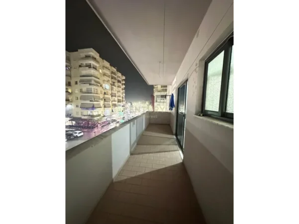 Tirane, jepet me qera apartament 2+1 Kati 2, 120 m² 530 € 