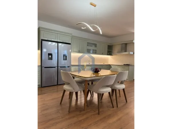 Tirane, jepet me qera apartament 3+1+Aneks+Ballkon Kati 7, 220 m² 1.600 € (Apartament 3+1 per qira tek Komuna e Parisit)