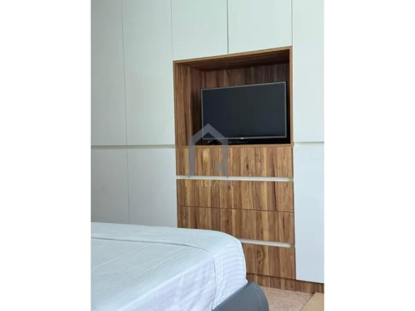 Tirane, jepet me qera apartament 3+1+Aneks+Ballkon Kati 7, 220 m² 1.600 € (Apartament 3+1 per qira tek Komuna e Parisit)