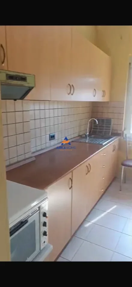 Tirane, jepet me qera apartament 2+1+Ballkon Kati 4, 92 m² 800 € 