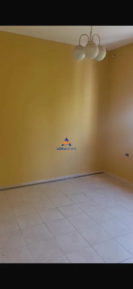 Tirane, jepet me qera apartament 2+1+Ballkon Kati 4, 92 m² 800 € 
