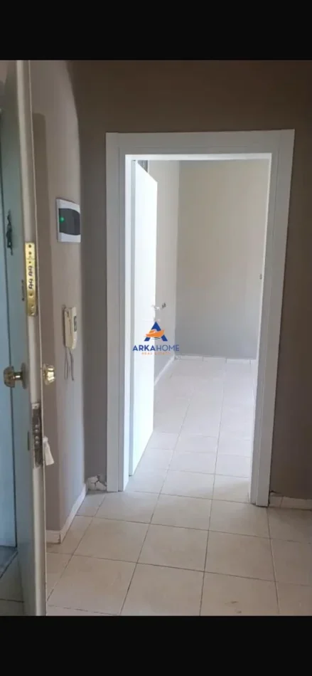 Tirane, jepet me qera apartament 2+1+Ballkon Kati 4, 92 m² 800 € 