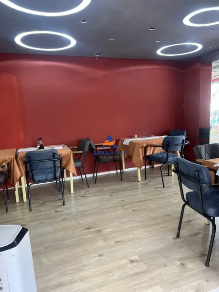 Tirane, jepet me qera ambjent biznesi Kati 1, 120 m² 2.500 € 