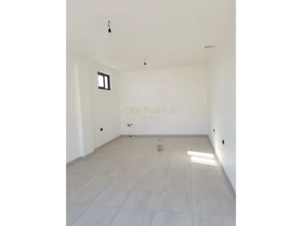 Tirane, jepet me qera ambjent biznesi Kati 0, 40 m² 500 € (Unaza lindore Farke)