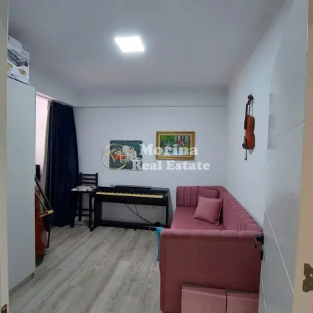 Tirane, jepet me qera apartament 2+1 Kati 1, 125 m² 1.000 € (Selvia)