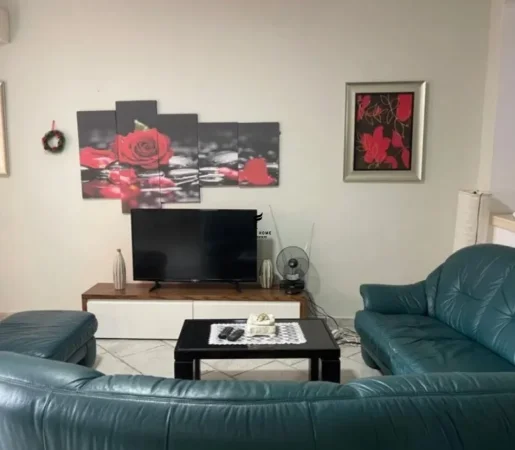 Tirane, jepet me qera apartament 2+1 Kati 1, 140 m² 650 € (PAZARI I RI)