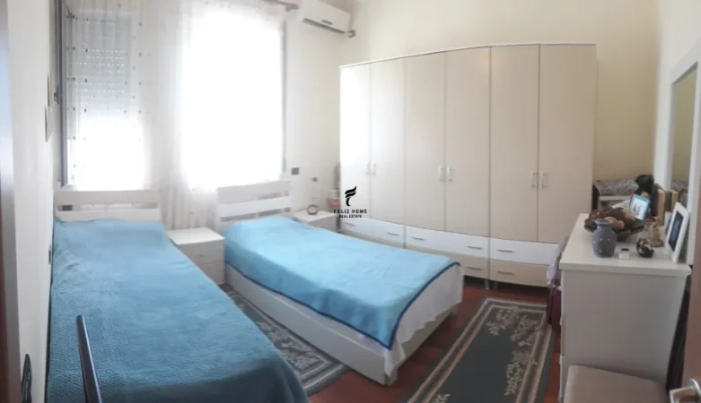 Shqiperi, jepet me qera apartament 1+1 Kati 3, 75 m² 700 € (PAZARI I RI)