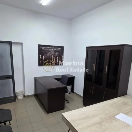 Tirane, jepet me qera ambjent biznesi Kati 0, 24 m² 500 € (Kinema Agimi, Blloku)