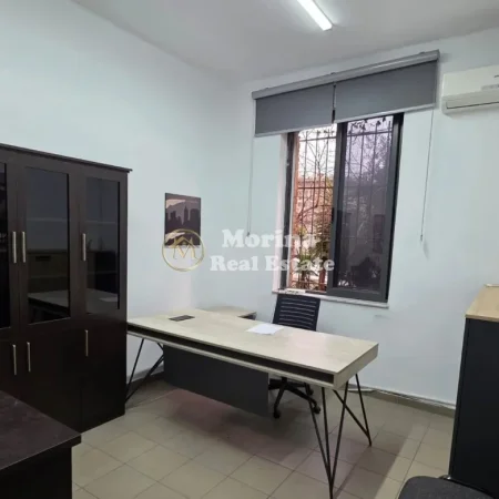 Tirane, jepet me qera ambjent biznesi Kati 0, 24 m² 500 € (Kinema Agimi, Blloku)