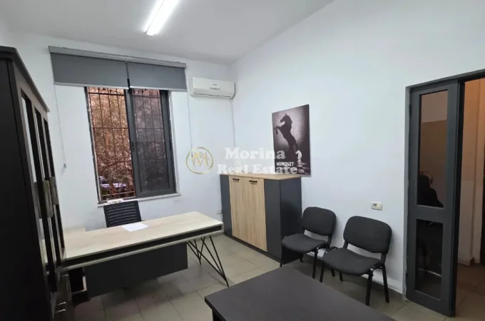 Tirane, jepet me qera ambjent biznesi Kati 0, 24 m² 500 € (Kinema Agimi, Blloku)
