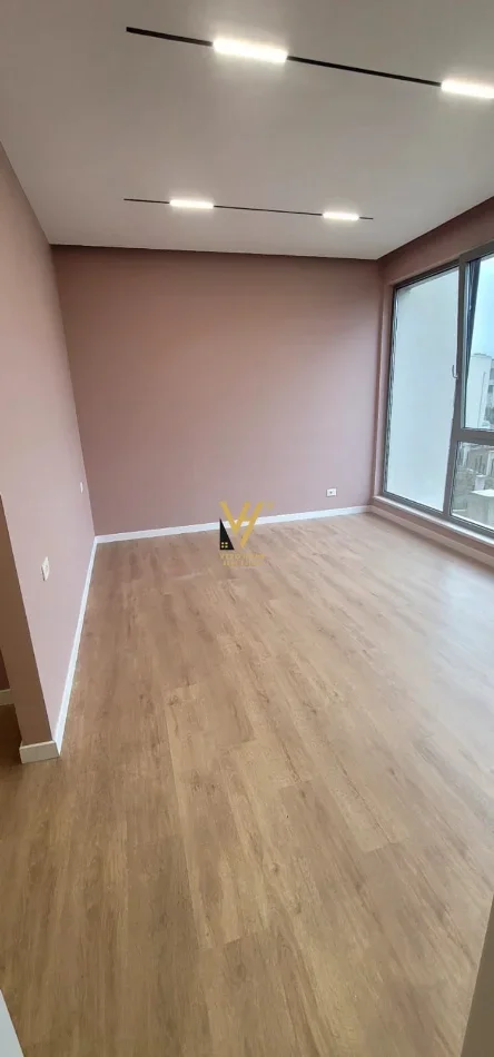 Tirane, jepet me qera ambjent biznesi Kati 1, 92 m² 1.600 € (LIQENI I THATE)