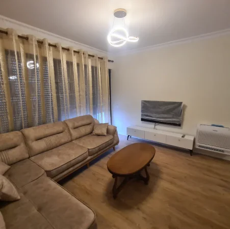 Porcelan te Klan TV, jap me qera1+1 te mobiluar,Kati 6, 75 m², 50000 Leke, (Klan Tv)