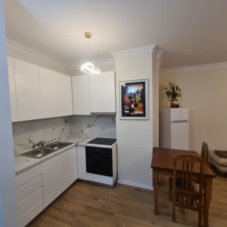 Porcelan te Klan TV, jap me qera1+1 te mobiluar,Kati 6, 75 m², 50000 Leke, (Klan Tv)