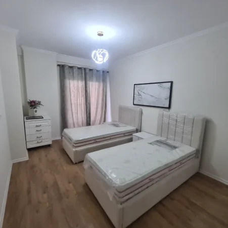 Porcelan te Klan TV, jap me qera1+1 te mobiluar,Kati 6, 75 m², 50000 Leke, (Klan Tv)