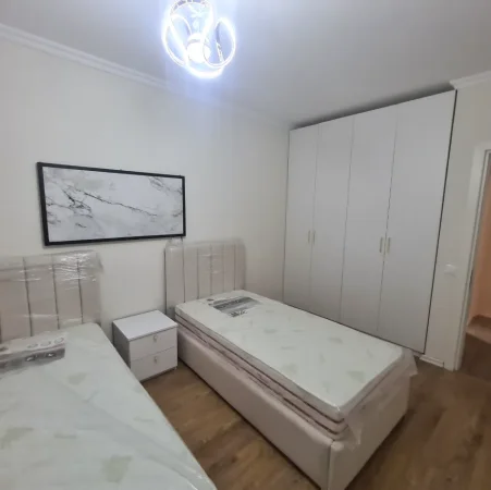 Porcelan te Klan TV, jap me qera1+1 te mobiluar,Kati 6, 75 m², 50000 Leke, (Klan Tv)