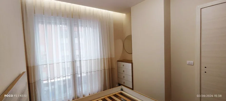 Tirane, jepet me qera apartament 1+1+Aneks+Ballkon Kati 4, 70 m² 700 € 