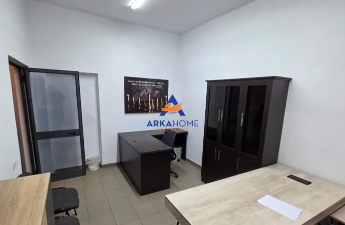 Tirane, jepet me qera zyre Kati 0, 24 m² 520 € 