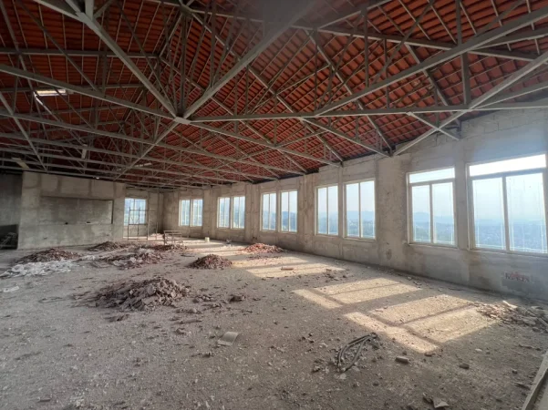 Tirane, jepet me qera ambjent biznesi , 920 m² 5.000 € (Dajt)