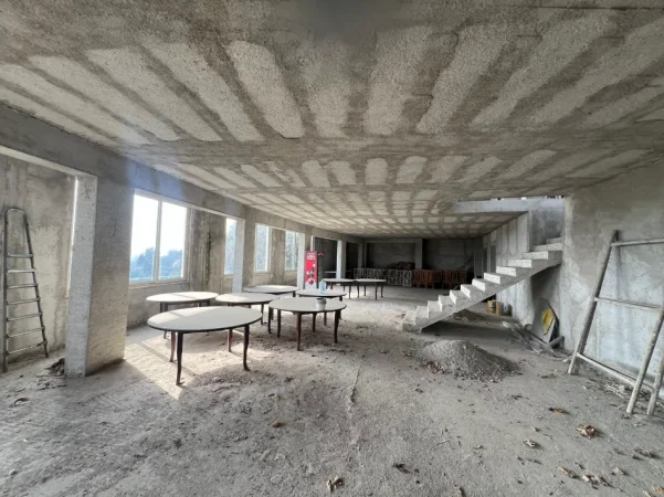 Tirane, jepet me qera ambjent biznesi , 920 m² 5.000 € (Dajt)