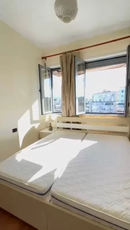 Tirane, jepet me qera apartament 1+1+Ballkon Kati 7, 60 m² 700 € (Pazari i Ri)