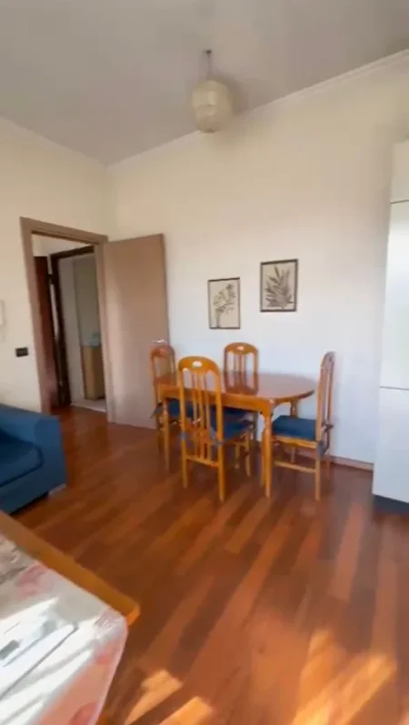 Tirane, jepet me qera apartament 1+1+Ballkon Kati 7, 60 m² 700 € (Pazari i Ri)