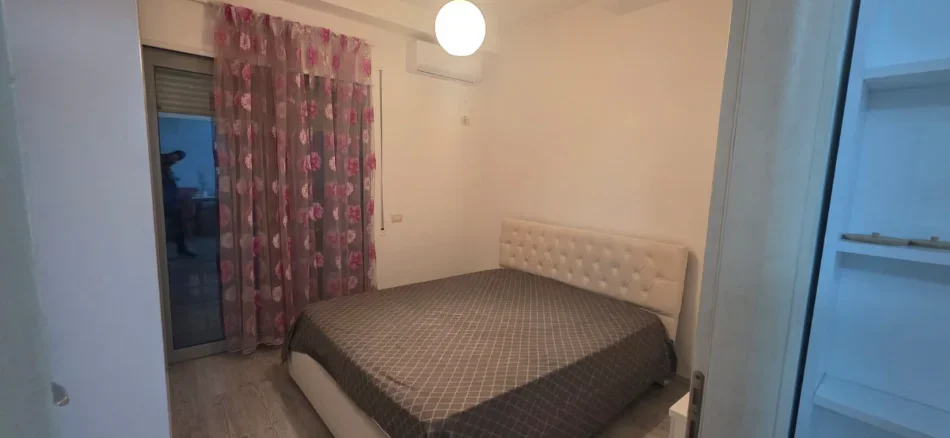 Tirane, jepet me qera apartament 2+1 Kati 3, 82 m² 750 € (Pazari i ri)