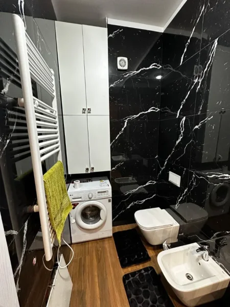 Tirane, jepet me qera apartament 1+1+Ballkon Kati 5, 66 m² 850 € (Rruga e Kavajes) Square21