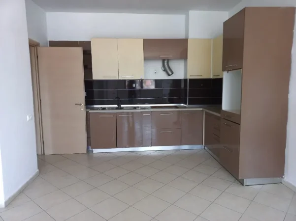 Tirane, shitet apartament 1+1 , 78 m² 110.000 € (Yzberisht)