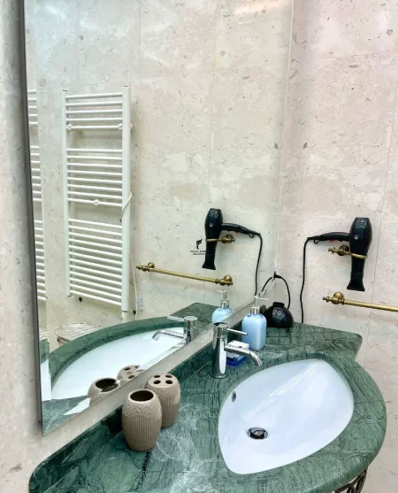 Tirane, jepet me qera apartament 1+1 Kati 9, 75 m² 700 € (MYSLYM SHYRI)