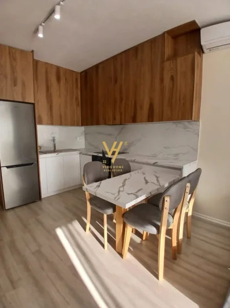 Tirane, jepet me qera apartament 2+1+Ballkon Kati 4, 76 m² 1.000 € (ZOGU I ZI)