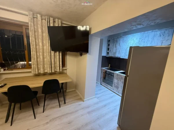 Tirane, jepet me qera apartament 1+1 Kati 1, 70 m² 55.000 € (Rruga e Dibres)