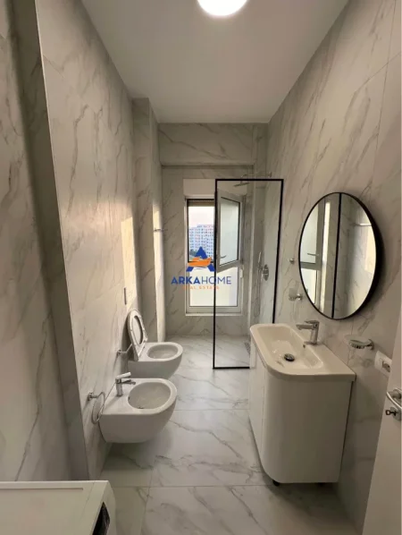 Tirane, jepet me qera apartament 1+1+Ballkon Kati 7, 55 m² 552 € 