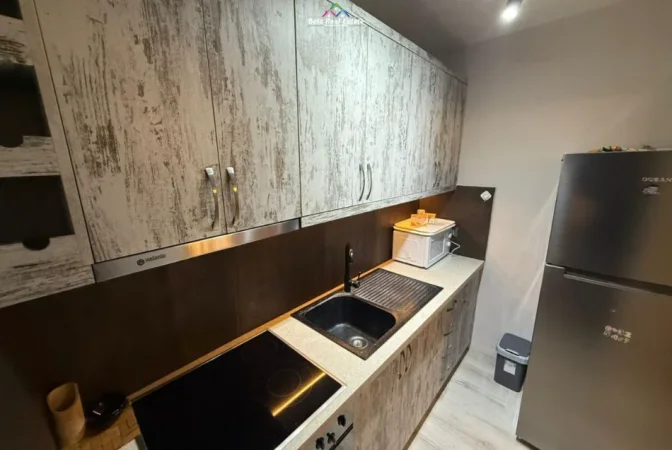 Tirane, jepet me qera apartament 1+1+Ballkon Kati 1, 70 m² 570 € (rruga e dibres)