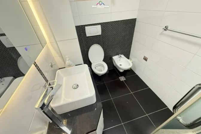 Tirane, jepet me qera apartament 1+1+Ballkon Kati 1, 70 m² 570 € (rruga e dibres)